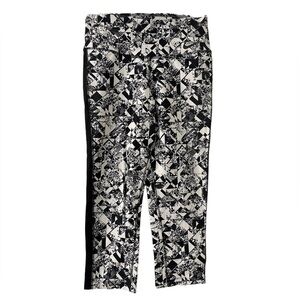 Nike leggings Size XS - Capri geometric black and white